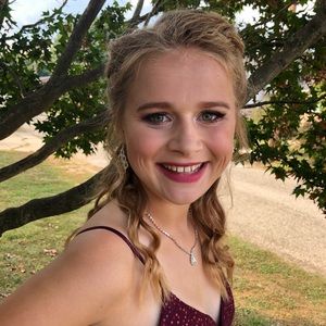 Meet your Posher, Emilee